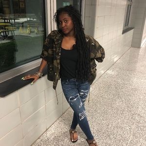 Meet your Posher, Kira